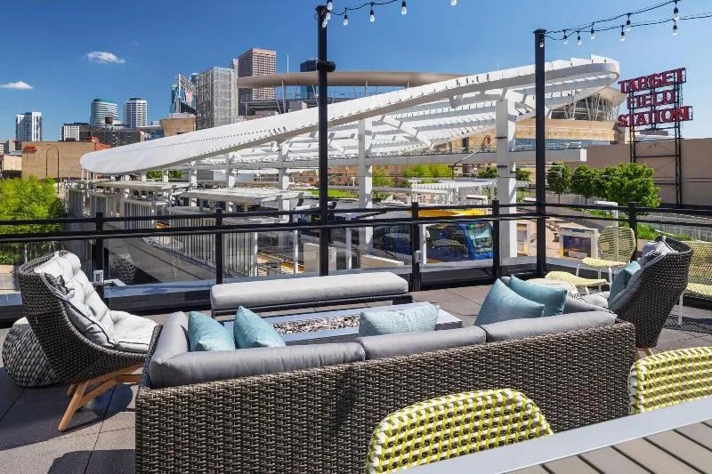 hotels near target field downtown minneapolis
