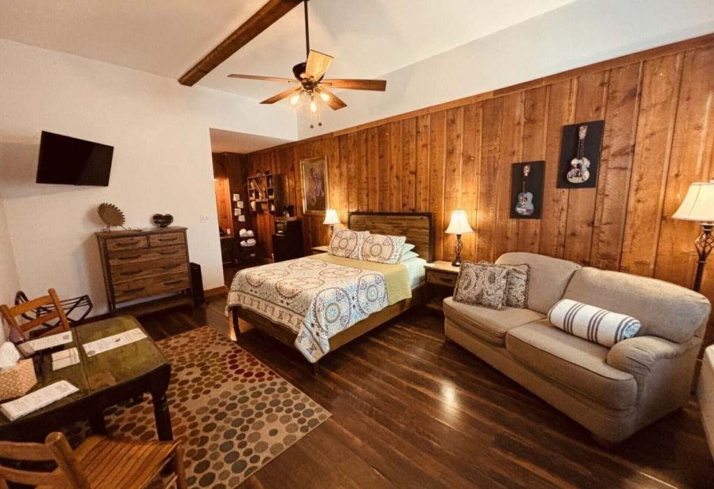 The Iris Garden Downtown Cottages and Suites