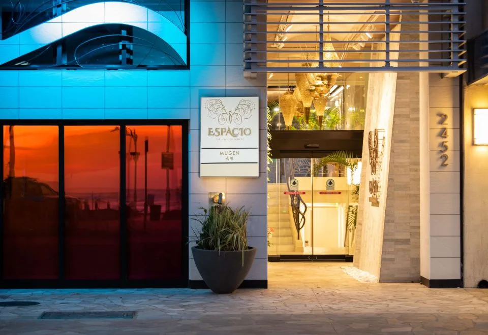 Espacio the Jewel of Waikiki